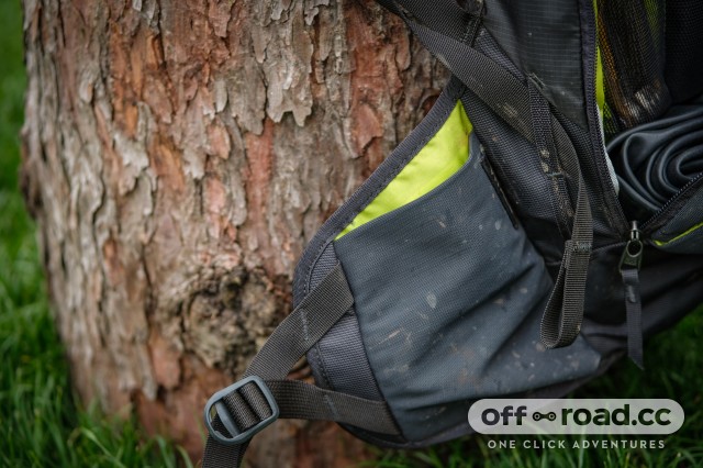 Thule Vital 8L hydration pack review off road.cc